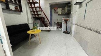 Hai Bà Trưng hiếm nhà 2PN giáp Q1 mà có xíu tiền