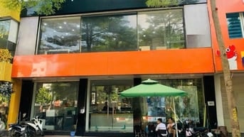 NGANG 8M NGUYÊN CĂN 2 LẦU ỐP KÍNH FULL HẺM VIP NHẤT CMT8 Q3 