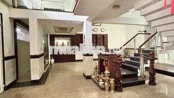 Biệt Thự Mini 17x13m 1Lửng + 2Lầu (5PN 7WC) Có Thang Máy. Hẻm 4m. Q6