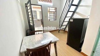 CHO THUÊ PHÒNG MỚI 100% GÁC CAO 2M, BAN CÔNG RIÊNG, FULL NT, LOTTE, Q1