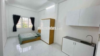 Phòng cửa sổ to full nội thất mặt tiền bờ kè trường sa