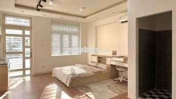 Căn hộ dịch vụ ban công, full nội thất - Ngay Phạm Văn Đồng