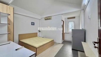 STUDIO FULL NỘI THẤT - MÁY GIẶT RIÊNG - GẦN SÂN BAY - CỬA SỔ TRỜI