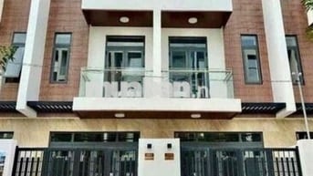 cho thuê nhà đẹp y hình 4 x 20 có 5pn 5wc sân thượng