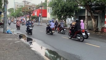 Bán gấp nhà Mặt Tiền Âu Cơ - Giá tốt chỉ bằng hẻm xe hơi. DT đất 100m