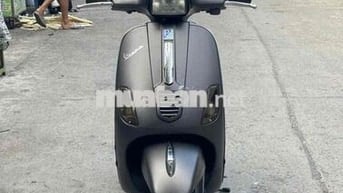 VESPA ĐÈN VUÔNG BIỂN HÀ NỘI