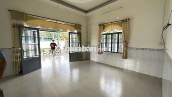 Cho thuê nhà sân rộng gần ủy ban phường Phú Mỹ