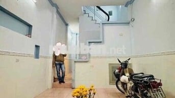 Nhà cho thuê 1trệt 1lầu - sát MT Nhiêu Tứ, p7, Phú Nhuận sân xe rộng