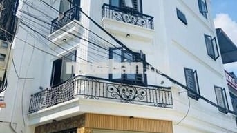 NHÀ LÔ GÓC - OTO CHẠY VÒNG QUANH