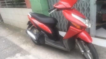 Bán xe Airblale  2012, màu trắng - đỏ -đen và Click 2007 màu đỏ