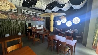 Cho thuê nhà mặt tiền Trường Sơn, P.15, Q.10 giá 45tr 