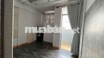 PHÒNG 40M2 CÓ 2PN BÊN TRONG NHÀ MẶT TIỀN NGUYỄN THỊ THẬP CÓ NỘI THẤT