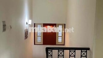 cho thuê tầng 5 S 55m2 lối đi riêng oto đỗ cửa.