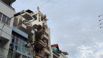 Bán nhà mặt tiền đường trung tâm Quận 10, có dòng tiền, giá nhỉnh 9 tỉ