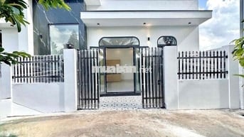 Nhà cấp 4 có 3 phòng ngủ thổ cư gpxd lộ 4m cách BHN 2,5km