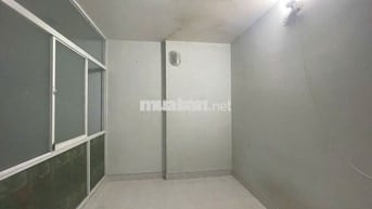 Phòng trọ 1 người, dành cho nữ, đậu xe máy trong nhà, có máy giặt.