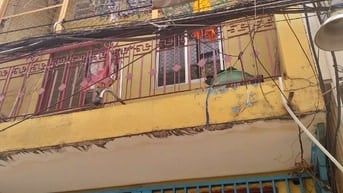 Bán nhà hẻm 24/ Nguyễn Văn Cừ q1
