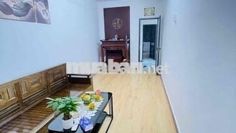 Tập thể Quỳnh Lôi 2 Ngủ ở ngay nhà đẹp 2 thoáng oto đỗ chân cầu thang