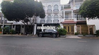 Cho thuê tòa nhà 1 trệt 2 lầu đường D8 khu dân cư D2D