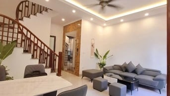 BÁN NHÀ THẠCH BÀN - 5 TẦNG THANG MÁY - Ô TÔ ĐỖ CỔNG
