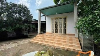 Bán đất thổ vườn có nhà cấp4 rộng 2600m2 giá rẻ 630tr ngay UBTân Hiệp