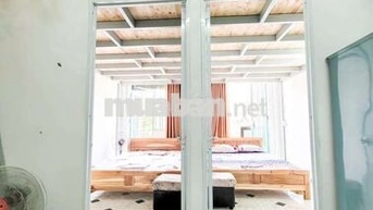 Căn hộ 2 phòng ngủ + gác mặt tiền đường full nội thất ngay Cộng Hòa