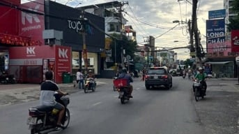 Bán nhà mặt đường Lê Văn Thịnh , căn góc . Giá 21.5 tỷ 