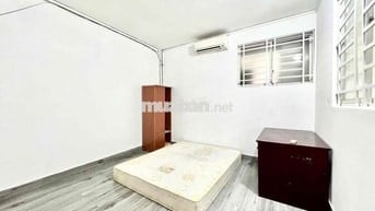 CHO THUÊ CĂN HỘ TRUNG TÂM QUẬN 10 CÓ CỬA SỔ NHÀ WC RIÊNG