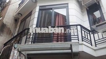 Nhà nguyên căn gần ngay mặt tiền
