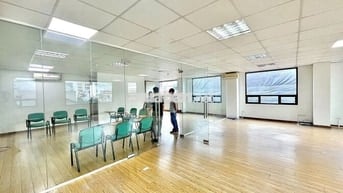 Cho thuê văn phòng tại Thái Thịnh sàn 80m2 nhà mới,văn phòng full kính