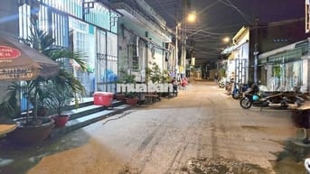 Nhà chính chủ cho thuê  (2 phòng ngủ, sân rộng, đường to 2 xe hơi)