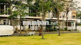 Chính Chủ Bán Gấp Căn- View Công Vien - Nhà Có hợp đồng thuê