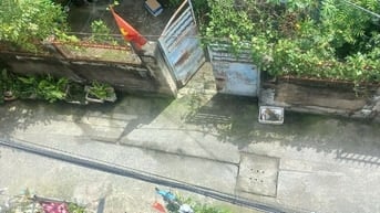 Nhà ngang 4m dài 16m, cấp 4 cũ.3,5 tỷ .