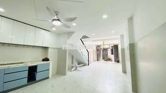 *** 1 căn nhà 3 tầng đương ô tô đỗ cửa giá chỉ hơn 6 tỷ.