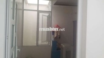Nhà thiên lôi chợ đôn oto đỗ cửa