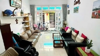 Cần bán nhà 3 lầu hẻm xe hơi quay đầu giá 7,2 ty Q2