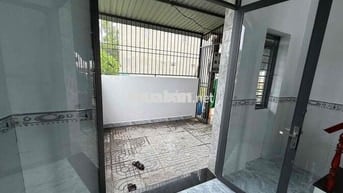 NHÀ 3 PHÒNG NGỦ ( 680TR )NGAY CHỢ MỸ HẠNH CẠNH CẦU LỚN HÓC MÔN