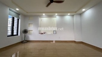 Phòng 30m2 đường Tô Hiến Thành P14 Q10. Hẻm xe tải. Thang máy.