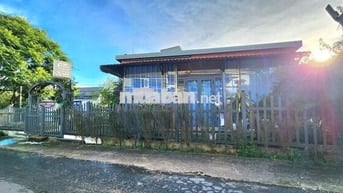 Cần cho thuê nhà gỗ mặt đường Trịnh Hoài Đức