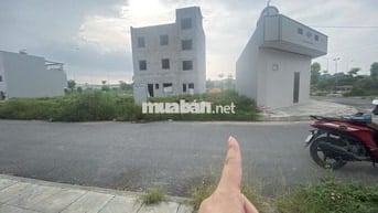 Đất tái định cư, hạ tầng hoàn chỉnh rộng sạch 2mặt thoáng giá tốt.