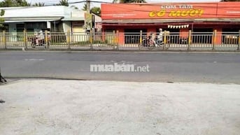 Bán đất mặt tiền quốc lộ 60.giữa cầu cái cấm va bùng binh  cầu  Hàm Lu