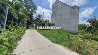 Đất thổ cư dt 1000m giá 4tỷ8 trên đất có sẵn nhà yến.Nhực chánh blức.