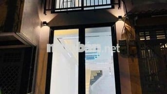 Mat tien duong so 6m -xe hoi do cua q4
