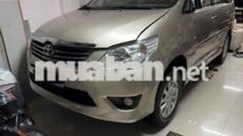 Toyota Innova 2012 2.0V - 12500 km