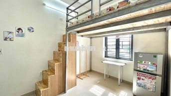 Phòng trọ có gác cửa sổ trời có sẵn nội thất gần Công Viên Làng Hoa