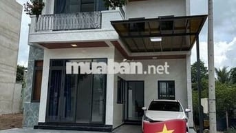 Bán nhà mới, mặt tiền ngay trung tâm