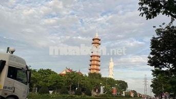 bán nhà MT 7m5 ngang 6m5 cách hoàng thị loan 100m giá 4ti8 TL