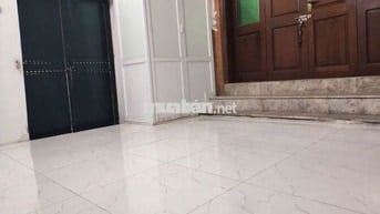 Chính chủ cần cho thuê quán, mặt phố Nguyễn Đức Cảnh, sầm uất.
