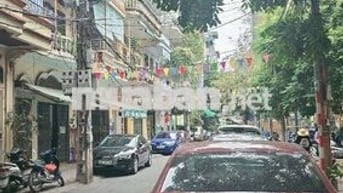 Đất đẹp Hoàng Quốc việt, DT 63m, ngõ thông GIÁ TỐT