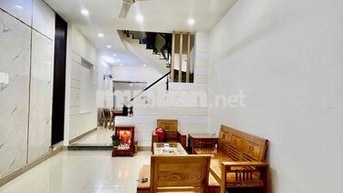 Nhà Sạch Sẻ DT 120m2 1Trệt 1Lầu 2Pn 2Wc Sân Xe Máy Gần Uỷ Ban TX